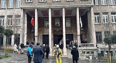 Beyoğlu Vergi Dairesi’nde yangın paniği