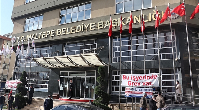 Maltepe Belediyesi'nde iş bırakma nedeniyle ilçede çöpler birikti