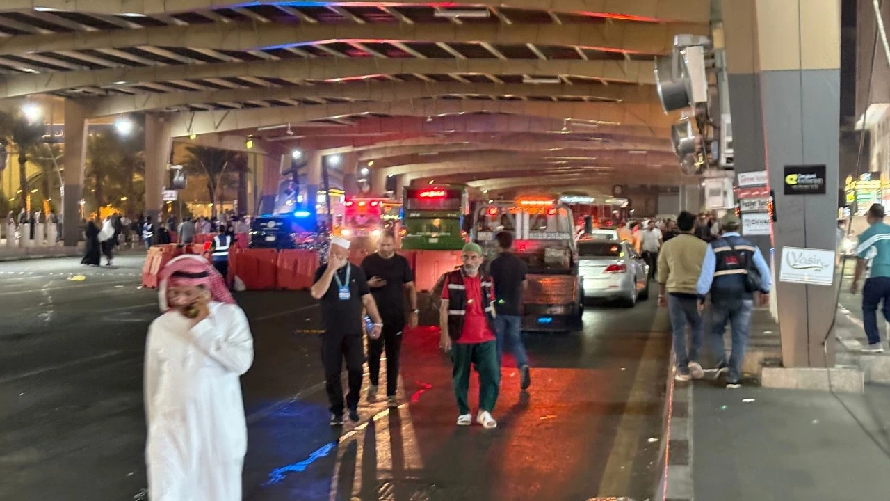 Mekke'de ring otobüsü Türk kafilesine çarptı: Ölü ve yaralılar var