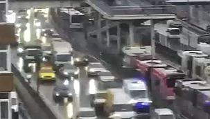 İstanbul Avcılar'da İki Metrobüs Çarpıştı: Yaralılar Var